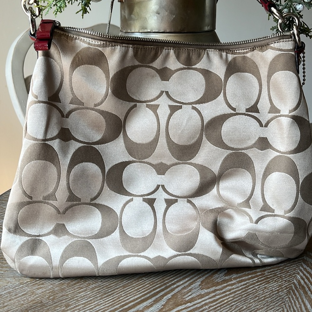GUC Coach Poppy shoulder bag. There are a few flaws. - Picture 4 of 16